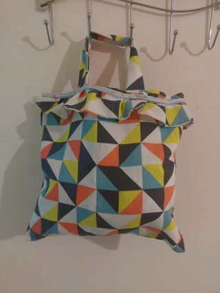 Bolso de tela hecho a mano geométrico