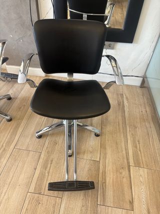 Silla de barbería negra