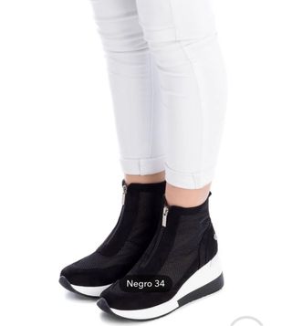 Botas Xti Negras con Cremallera y Malla