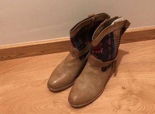 Stivali beige e multicolori