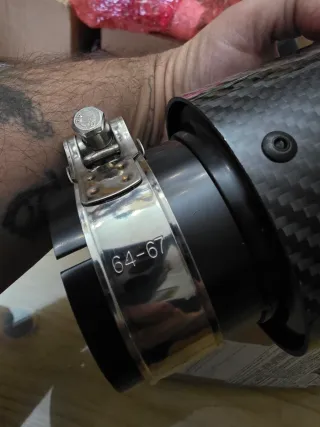 Colas de escape carbono