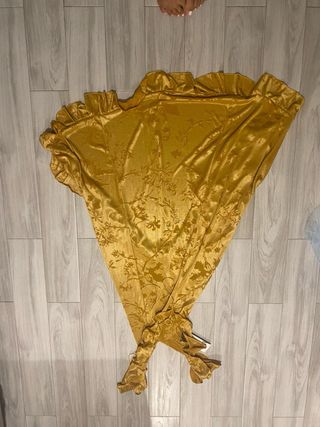 Vestido Zara dorado con estampado floral
