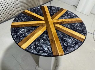 Mesa de resina epoxy y madera artesanal