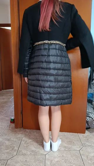 Giubbotto nero con zip dorata