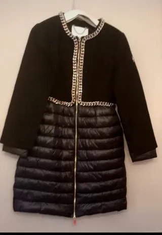 Giubbotto nero con zip dorata