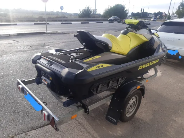 Moto de agua Sea-Doo 230