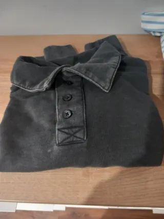 Sudadera gris con botones