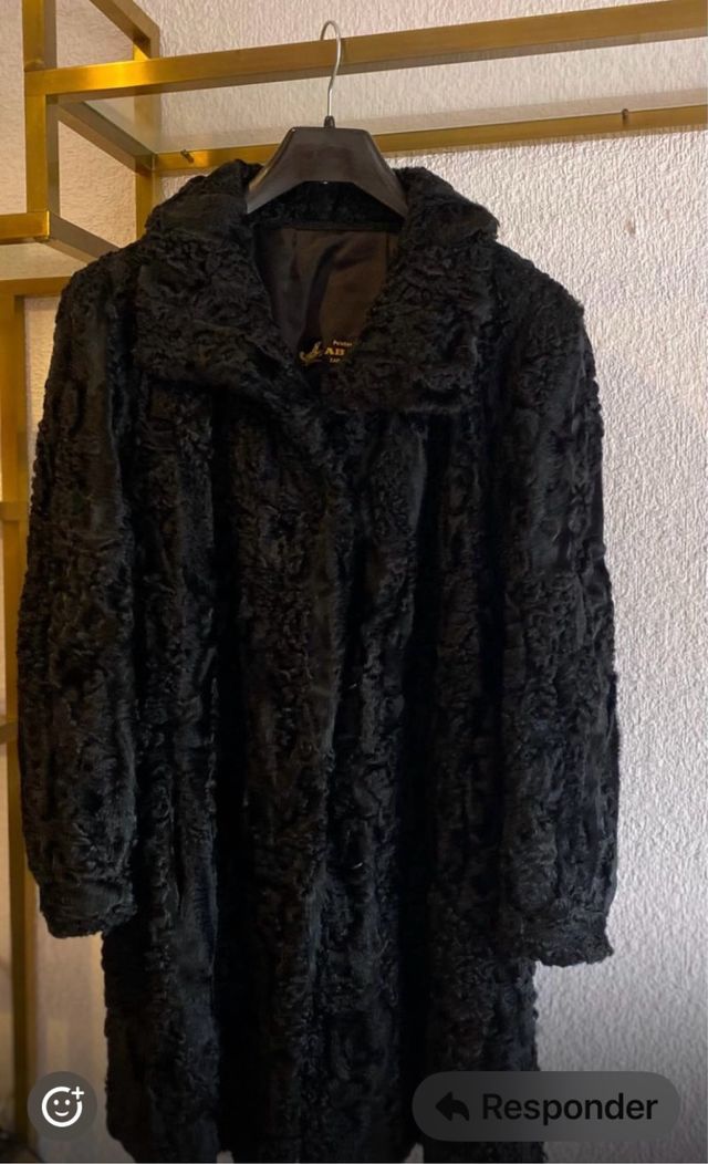 Chaquetón de astracán negro