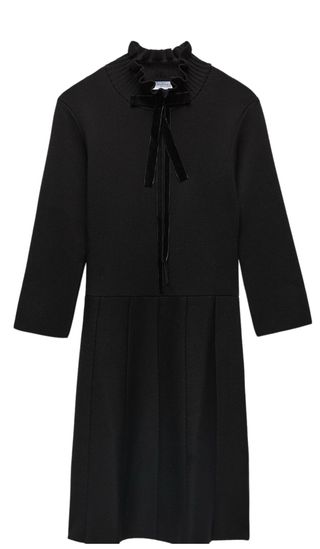 Vestido negro con lazo y cuello volante