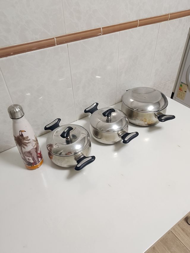 Ollas y termo de acero inoxidable