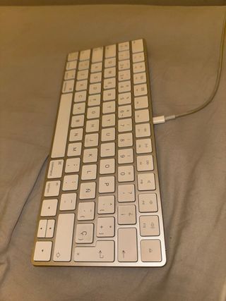 Teclado Apple Plata y Blanco