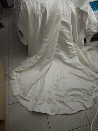 Vestido de Novia Pronovias con accesorios.