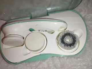 Cepillo Limpieza Facial a pilas  blanco