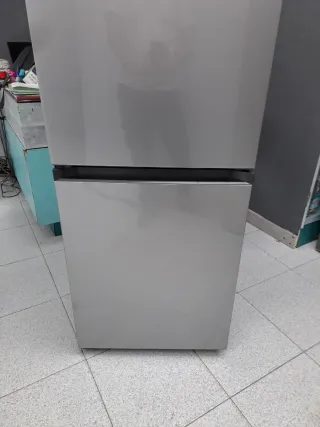 Nevera Samsung nueva con tara 1 años de garantía