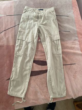 Pantalón cargo Zara beige