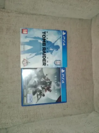 2 giochi per PS4: Rise of the Tomb Raider e Destiny