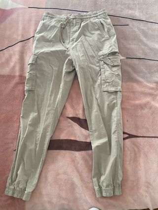 Pantalón cargo beige