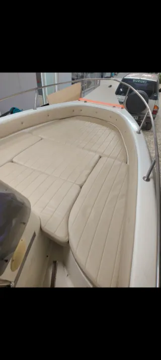 Embarcación Marinello con motor fueraborda 115 evi