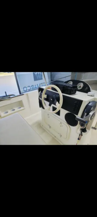 Embarcación Marinello con motor fueraborda 115 evi
