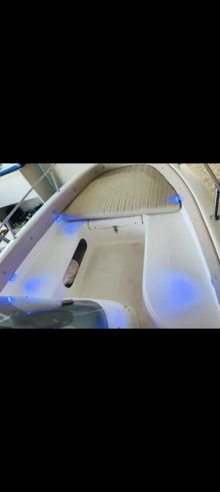 Embarcación Marinello con motor fueraborda 115 evi