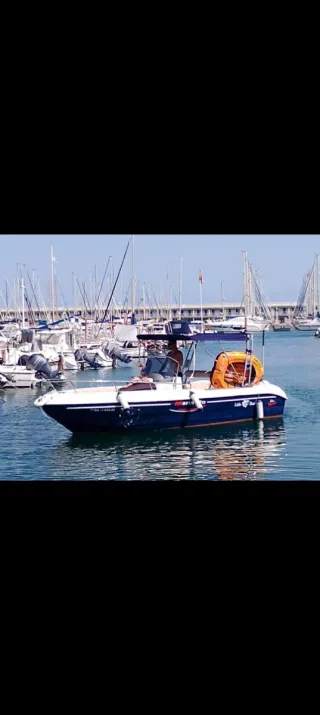 Embarcación Marinello con motor fueraborda 115 evi