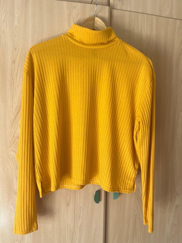 Jersey cuello alto canalé amarillo