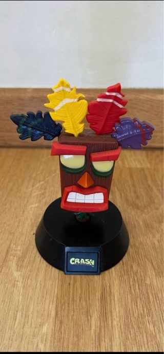 Caja TNT y figura Uka Uka