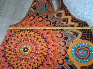 Top sin mangas estampado Desigual talla L