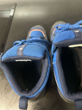 Botas de trekking niño talla 35
etiqueta cortada