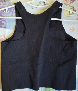 Top/sujetador deportivo H&M ( color negro)