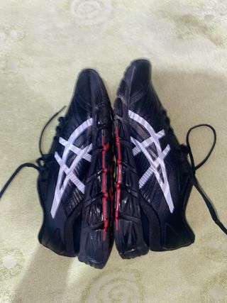 Zapatillas Deportivas Asics Negras y Rojas