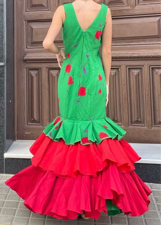 Traje Flamenca Verde con Flores Rojas T.36/38