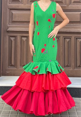 Traje Flamenca Verde con Flores Rojas T.36/38