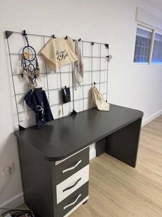 Escritorio y cajonera 
