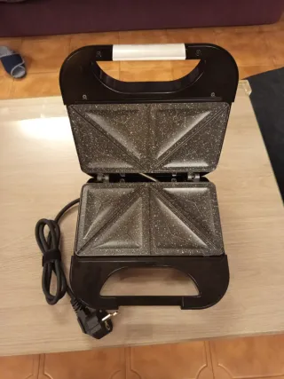 Sandwichera Eléctrica Acero Inoxidable