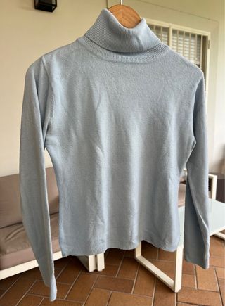 Jersey cuello vuelto celeste