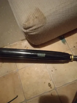 Plancha de pelo T negra y dorada