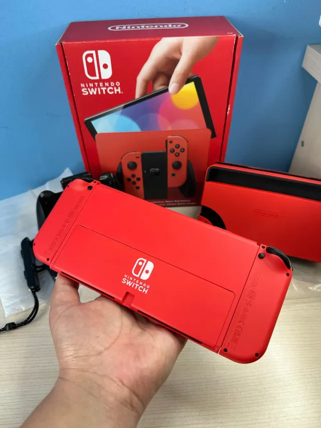 Nintendo Switch OLED rosso