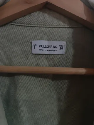 Chaqueta Pull&Bear verde militar.