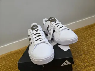 Zapatillas Adidas nuevas a estrenar Talla 43
