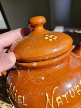 Tarro de cerámica con tapa