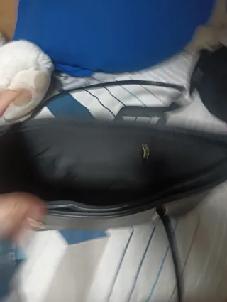 Bolso de mujer de cuero negro