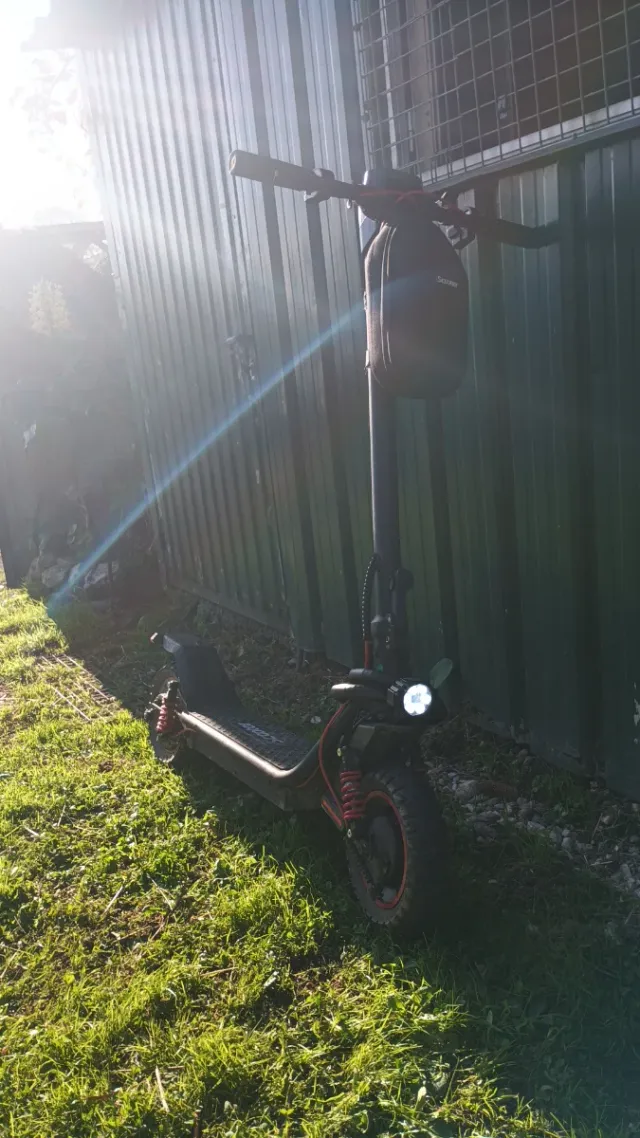 Potente scooter elettrico