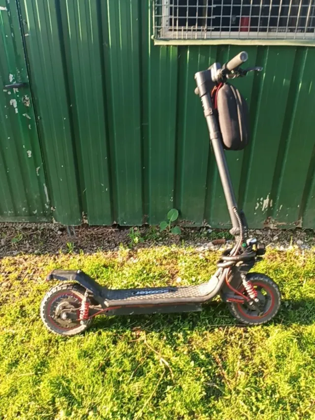 Potente scooter elettrico
