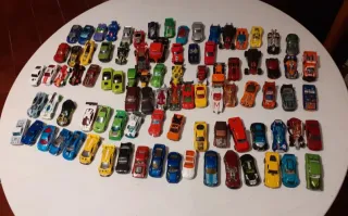Lote 90 carrinhos Hot Wheels