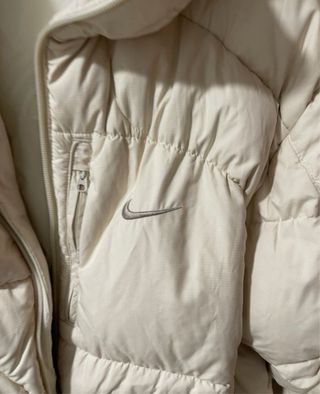 Chaqueta UNISEX Nike Puffer Beige Talla L
