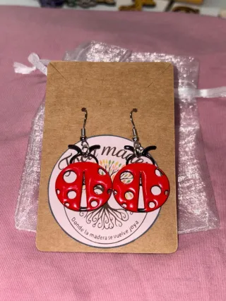 Pendientes Mariquita Madera