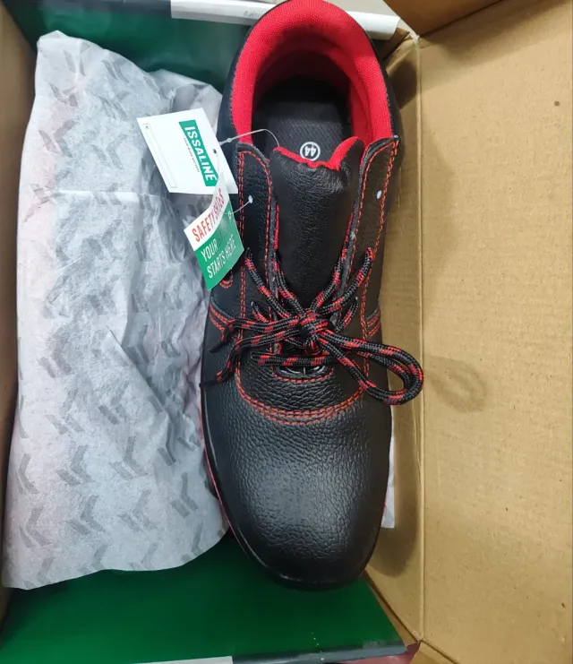 Scarpe antinfortunistiche nere e rosse