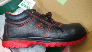 Scarpe antinfortunistiche nere e rosse