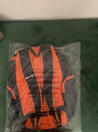 Mochila Basic Fit gris y naranja